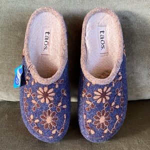 Taos Footwear Navy and Tan Embroidered Mules